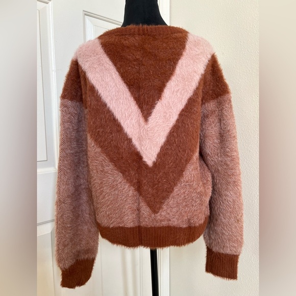 House of Harlow Deep V Nylon Sweater - Picture 4 of 7